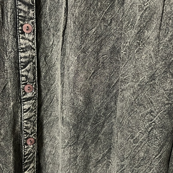NWT Chic Connection Embroidered Acid wash button up tunic blouse Size L - Picture 13 of 13